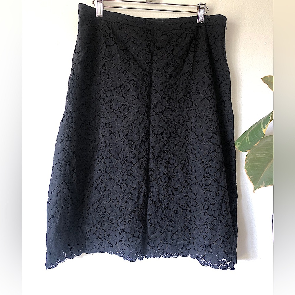 Black lace scallop-hem floral pencil skirt